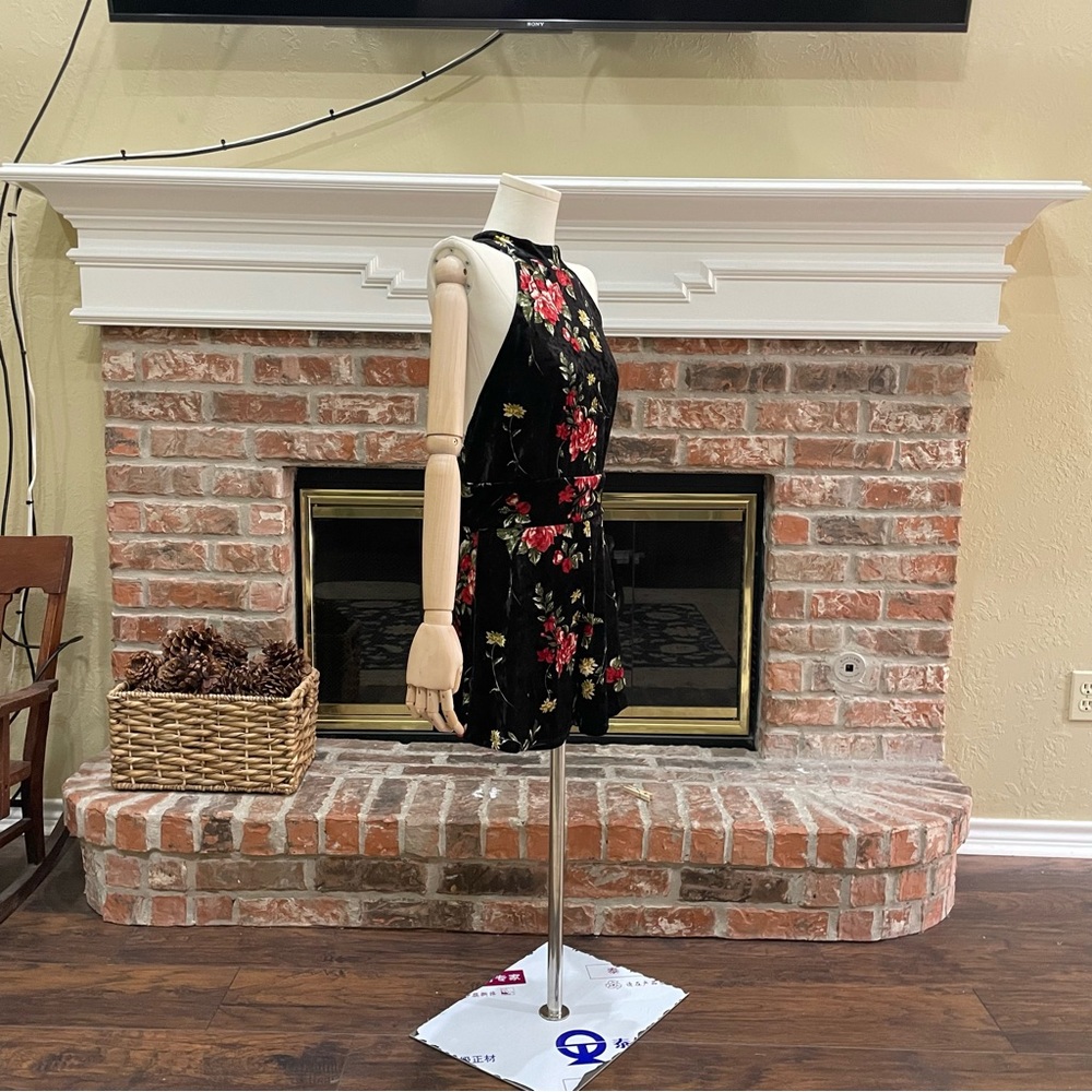 Audrey 3+1 Black Floral Velvet Halter Romper / S / Excellent condition - Picture 9 of 16